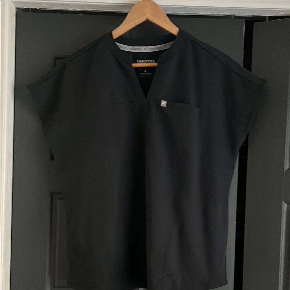 Fabletics Black scrub top size small